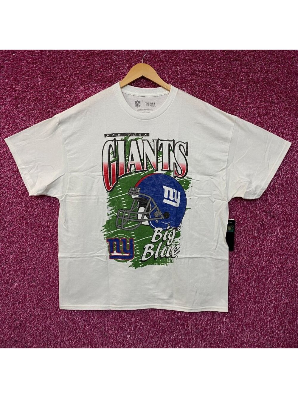 Team Apparel New York Giants Vintage-Style Helmet Logo Graphic T-Shirt XL